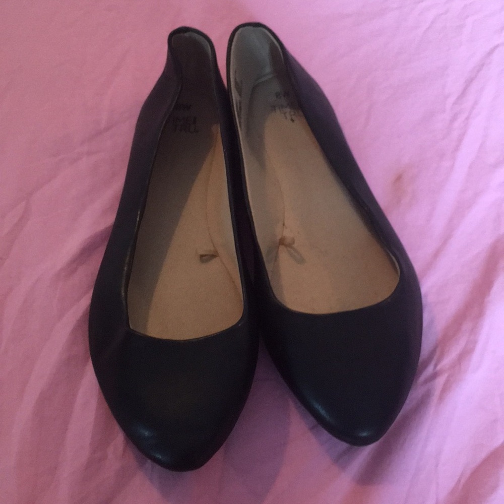 Black ballet flats